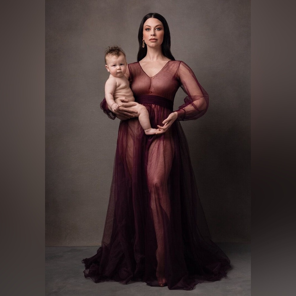 Maternity long sleeves dress (comes without under dress)